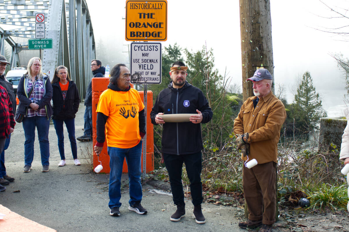 Community helps Tseshaht First Nation cover racist vandalism on bridge